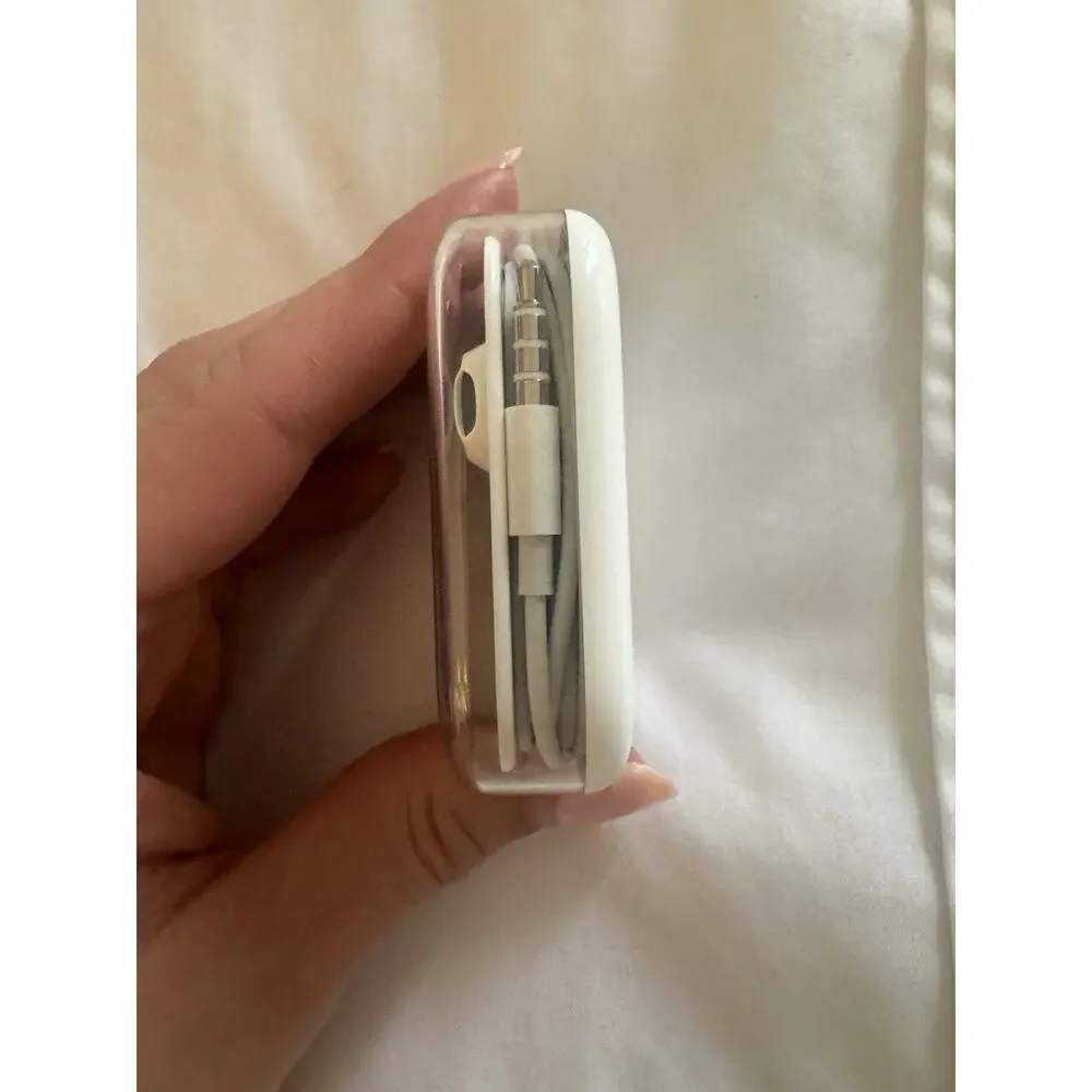 New Apple Earpods White Wired 3.5 mm headphone plug